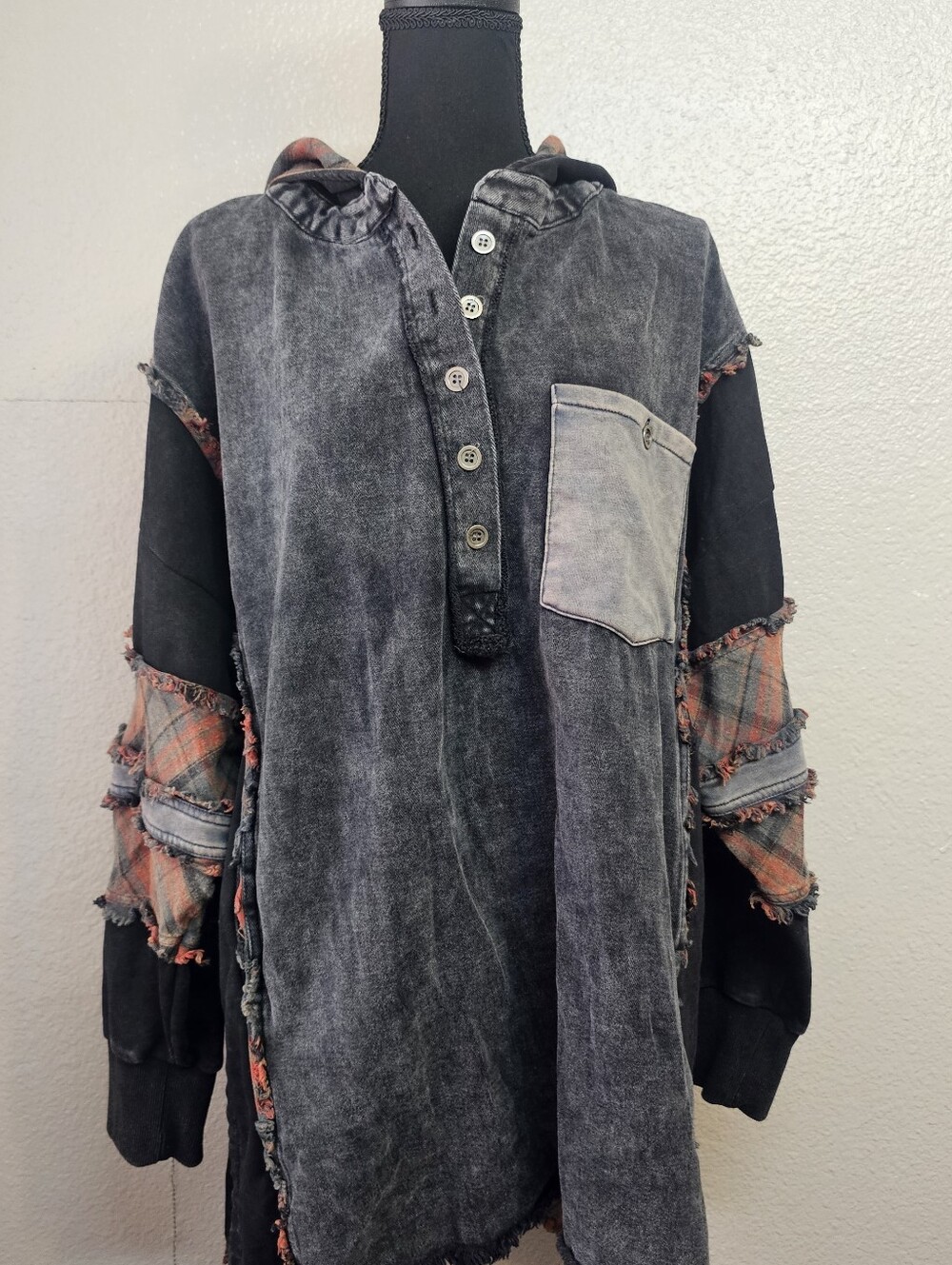 Oli & Hali Women Hooded Tunic Top M/L Gray Acid Wash Patchwork Raw Hem Boho H533